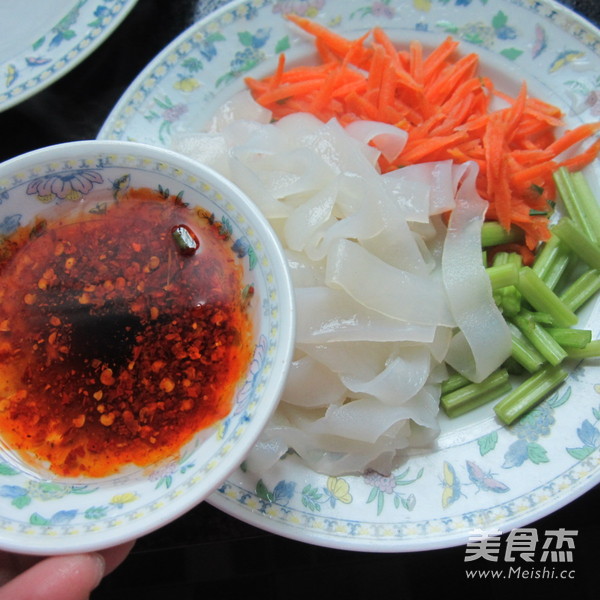 Celery and Carrot Shreds Mixed with Vermicelli recipe