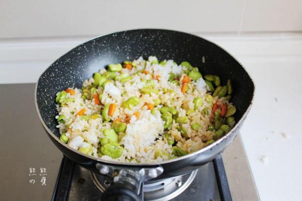 Broad Bean Rice Small Fried Rice recipe