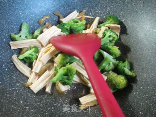 Stir-fried Yuba with Mustard and Broccoli recipe