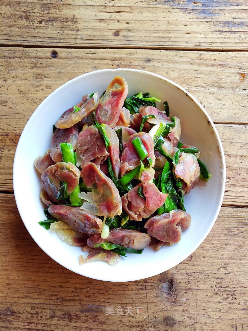Sauteed Sausage with Garlic Seedlings recipe