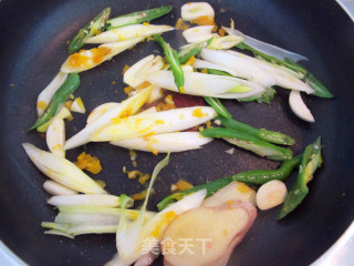 Delicious and Easy to Cook-three Cups of Dry Roasted Prawns recipe