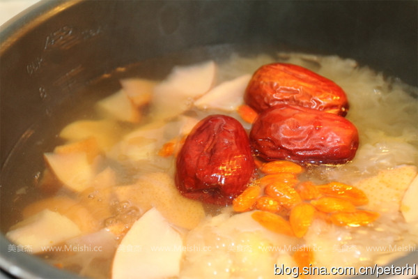 Snow Pear Soup with Rock Sugar Tremella recipe