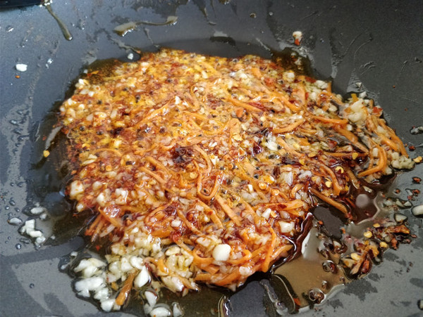 Refreshing Meal: Kelp Shreds Mixed with Bean Sprouts recipe