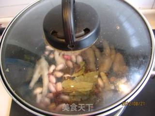 Peanut Stewed Chicken Feet recipe