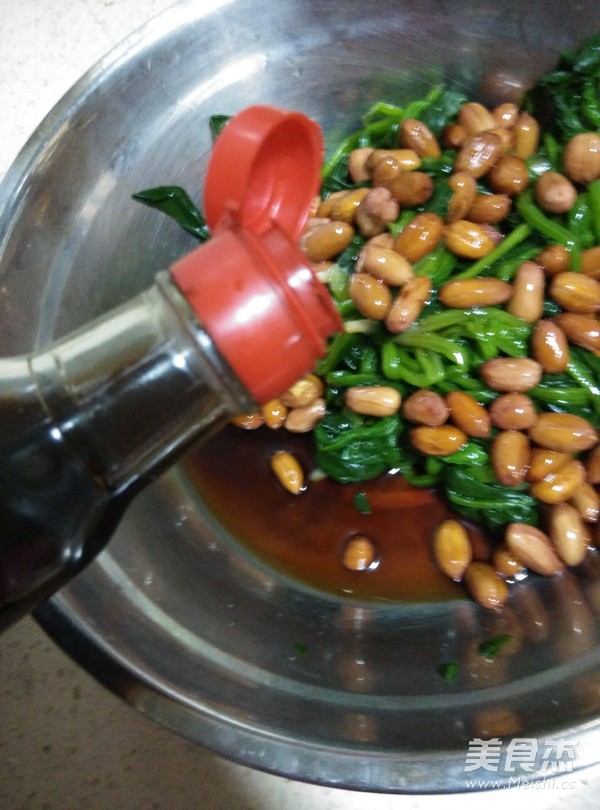 Spinach Mixed with Peanuts recipe