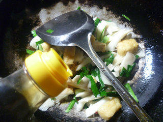 Stir-fried Oyster Mushroom with Tofu in Leek Oil recipe