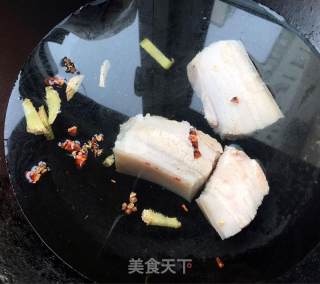 Huakai Garlic White Pork recipe