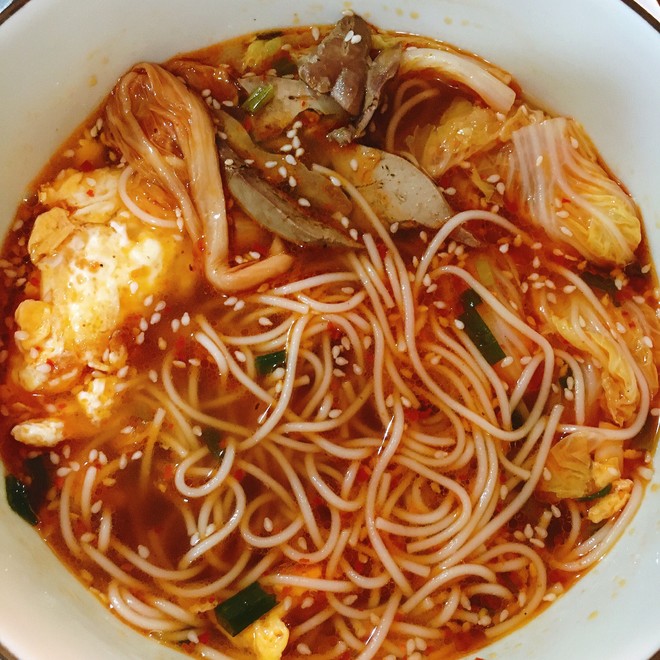 Ten Minutes Hot and Sour Fragrant Noodles