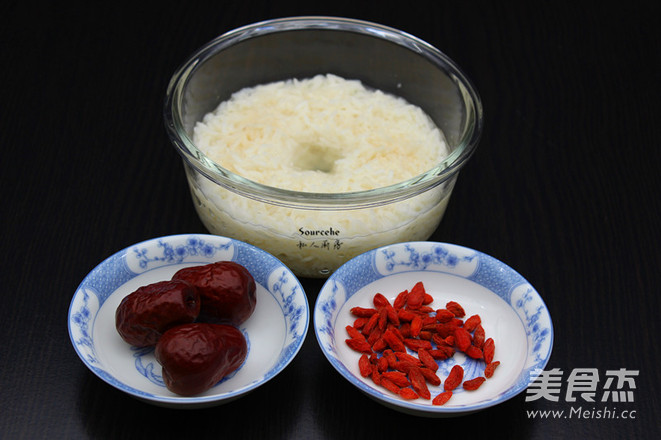 Red Dates and Wolfberry Boiled Sweet Rice Wine recipe