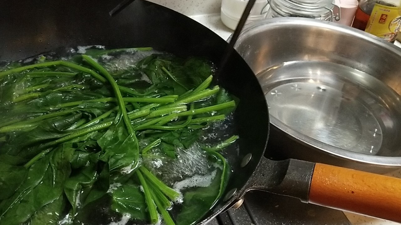 Sour and Appetizing Cold Spinach recipe