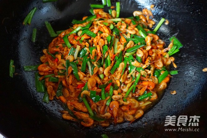 Stir-fried River Prawns with Leek recipe