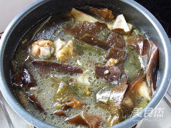 Mung Bean Kelp Trotter Soup recipe