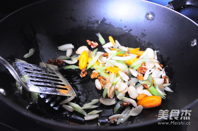 Walnut and Lily Vegetarian Stir-fry recipe