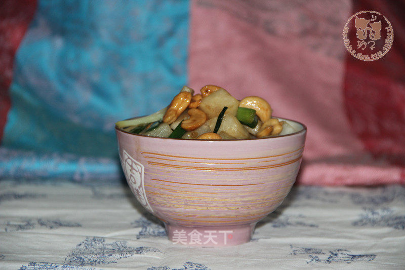 Fragrant and Sweet-stir-fried Sago with Cashew Nuts