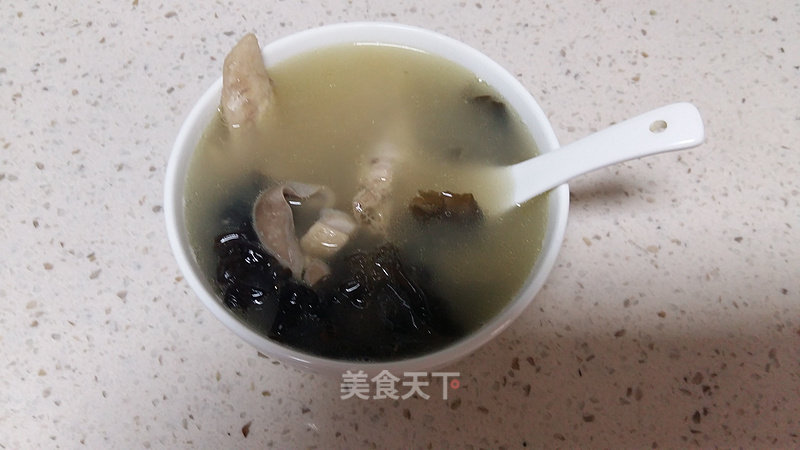 Chicken Soup with Astragalus Belly Strips——a Soup in Autumn and Winter recipe