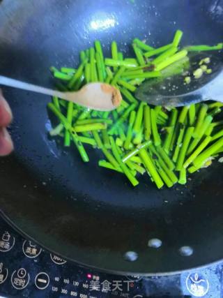 Stir-fried Shredded Pork with Garlic Moss recipe