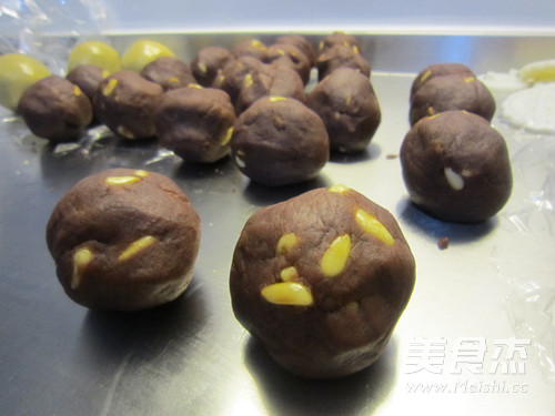 Mooncakes with Red Bean Paste and Pine Nut Filling recipe