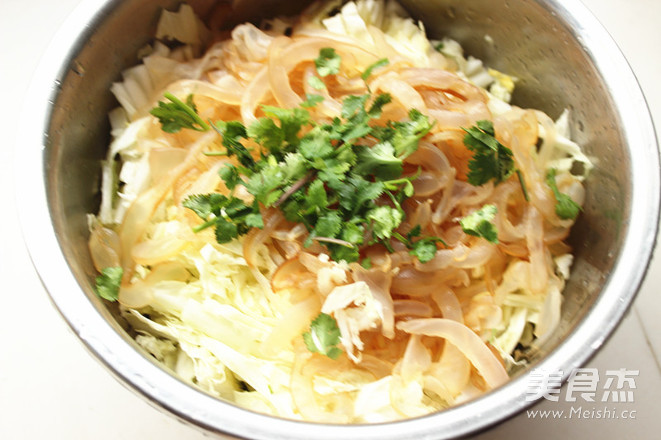 Jellyfish Mixed with Cabbage recipe