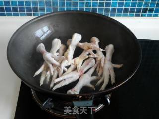 Grilled Chicken Feet with Mushroom Sauce recipe