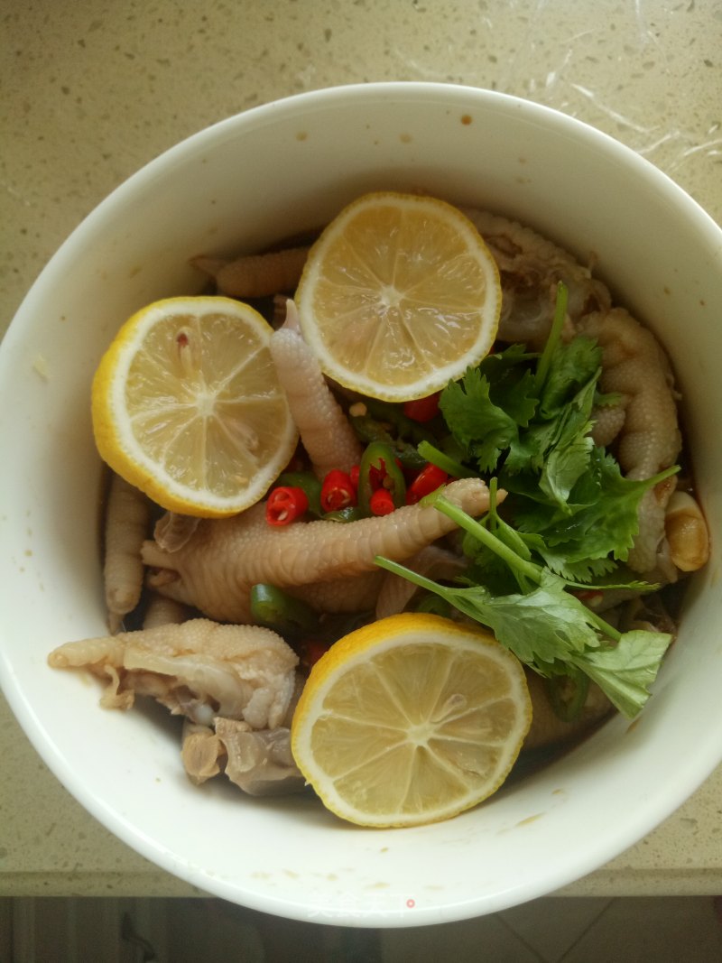 Sour and Spicy Lemon Chicken Feet recipe