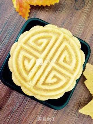 Cantonese-style Lotus Seed Paste Moon Cake recipe