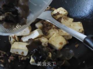 Braised Tofu with Homemade Meat Sauce recipe