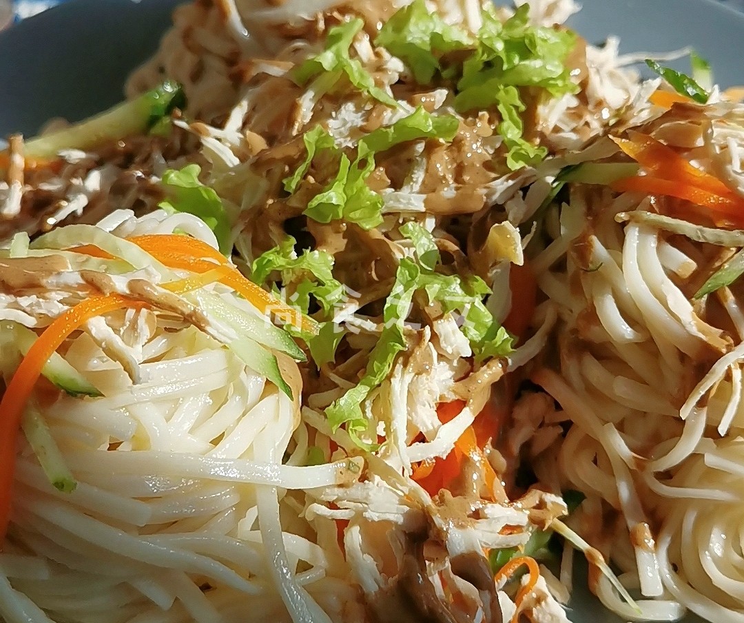 Noodles with Sesame Sauce and Shredded Chicken recipe