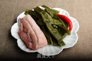 Stir-fried Pork Belly with Kelp Root recipe