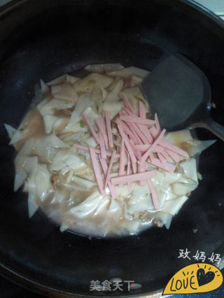 Cabbage Soy Pot Noodles recipe