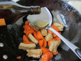 Roasted Pork Ribs with Panax Notoginseng and Carrot recipe