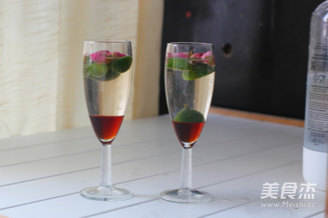 Rose Schisandra Sparkling Drink recipe