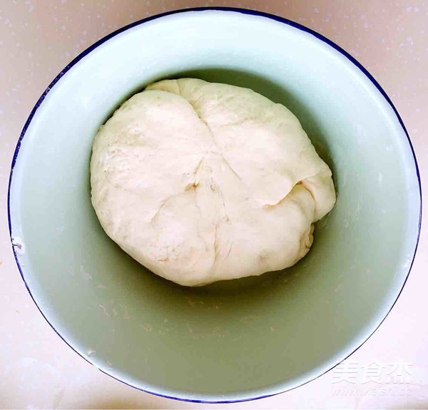 Milk-flavored Radish Shredded Pork Buns recipe