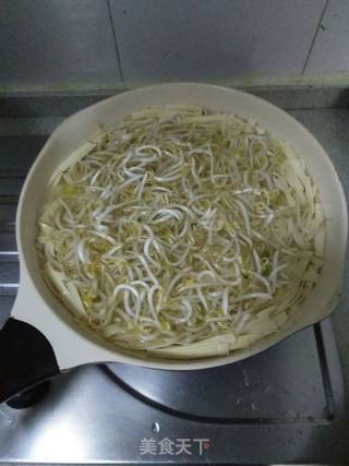 Stir-fried Bean Sprouts with Dried Tofu recipe