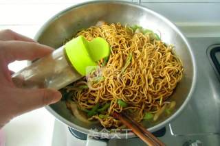 Fried Noodles with Cumin, Green Pepper and Shredded Pork recipe