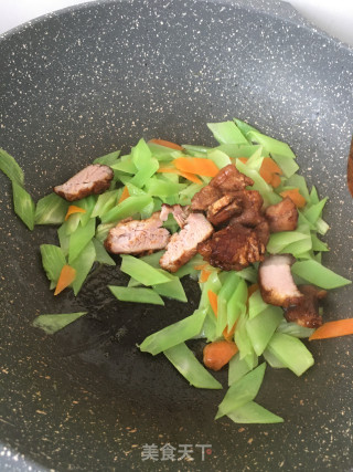 Roasted Pork and Stir-fried Lettuce Slices recipe