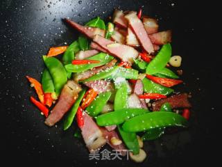 Fried Bacon with Snow Peas recipe