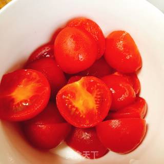 Stir-fried White Jade Mushrooms with Cherry Tomatoes recipe