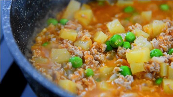 Marinated Noodles with Tomato Meat Sauce recipe