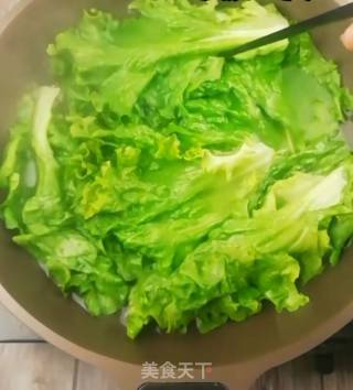 Lettuce Drizzled with Garlic and Spicy Oil recipe