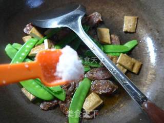 Stir-fried Spicy Sausage with Snow Beans recipe