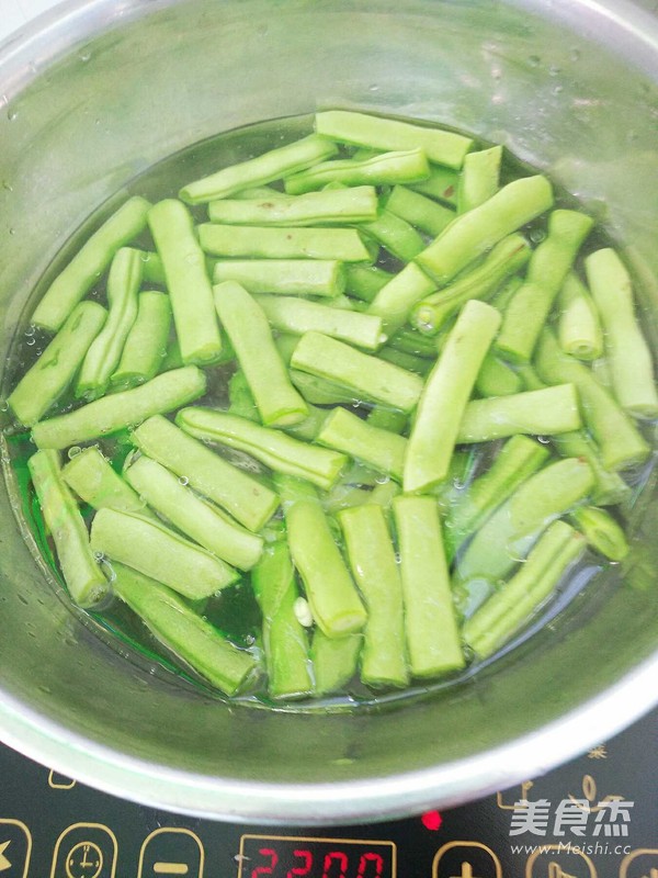 Stir-fried String Beans with Olive Vegetables recipe
