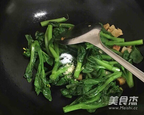 Stir-fried Choy Sum with Lard Residue recipe