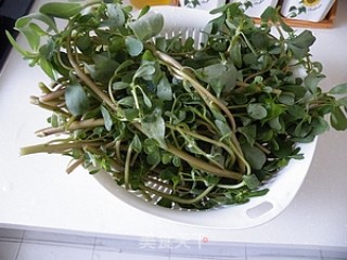 Purslane with Garlic and Hemp Sauce recipe