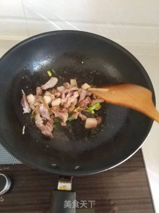 Fried Pork with Chili recipe