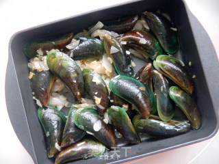 Grilled Mussels with Onions recipe
