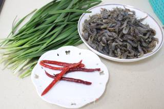 Stir-fried River Prawns with Leek recipe