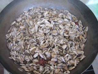 Skillfully Fried Five-spice Melon Seeds recipe