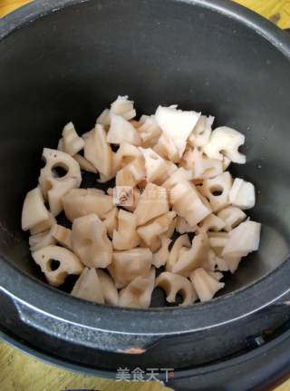 Stewed Pork Ribs with Mushrooms and Lotus Root recipe