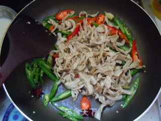 [stir-fried Duck Intestines with Double Pepper]--salad Can Also be Stir-fried recipe