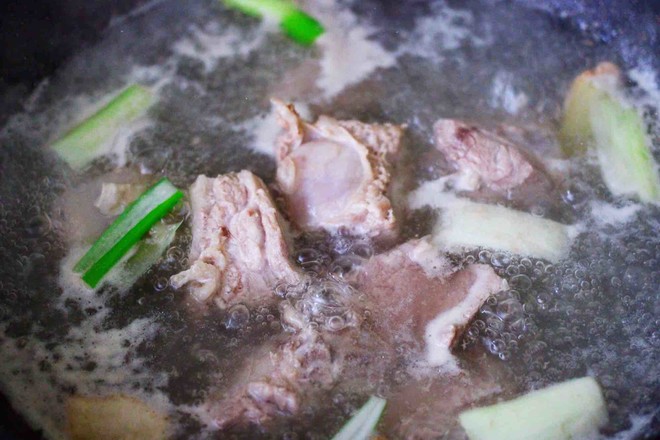 Stewed Pork Ribs with Cordyceps Flower and Yam recipe